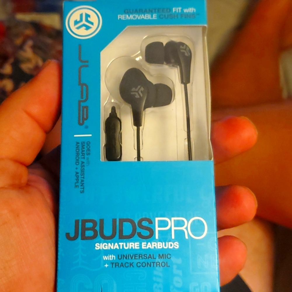 Jbuds pro Universal mic track control
